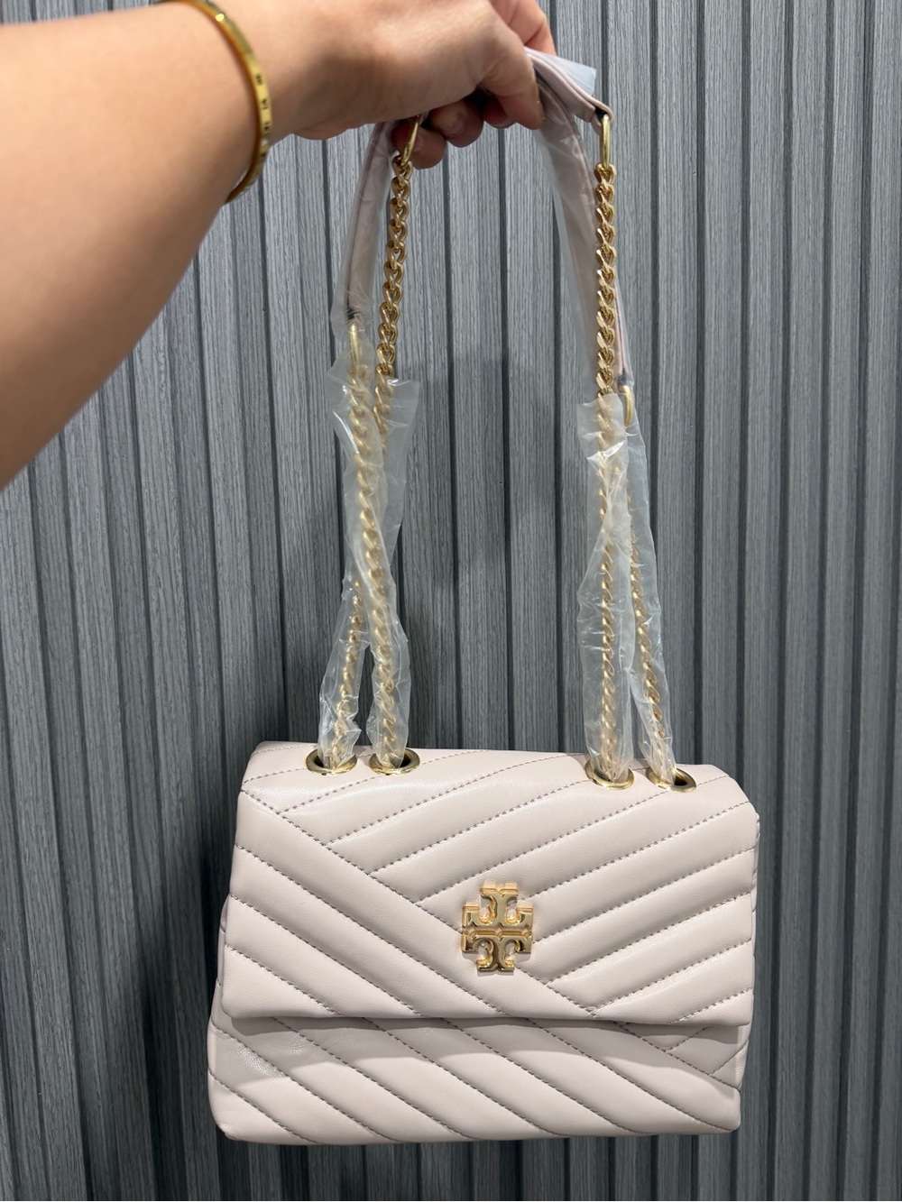 Tory Burch Quilted Shoulder Bag in Pale Pink with Gold Hardware
